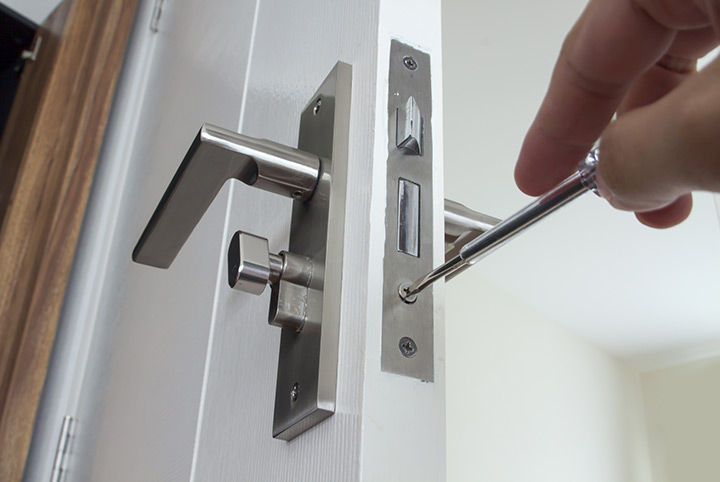 Our local locksmiths are able to repair and install door locks for properties in West Dulwich and the local area.